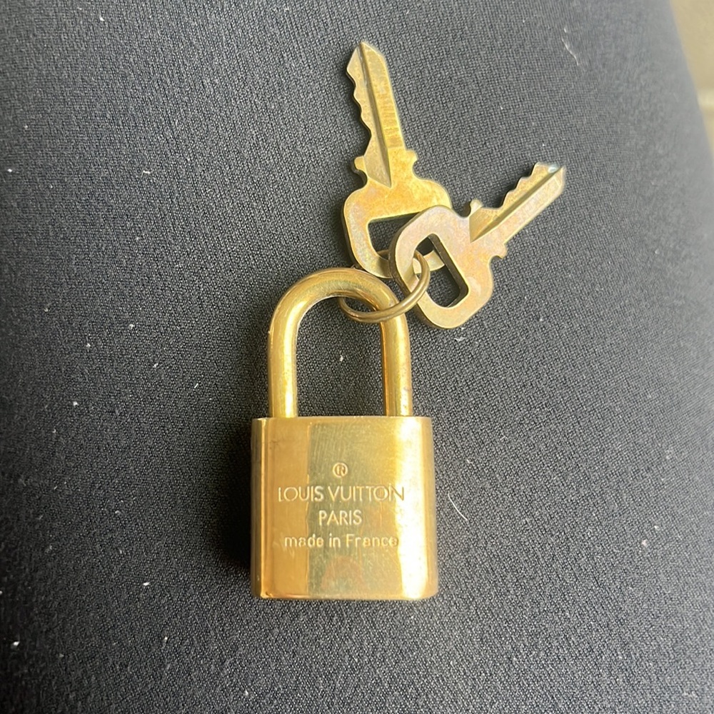 LOUIS VUITTON LV Lock and 2 Keys gold tone brass set #322 - Picture 5 of 6